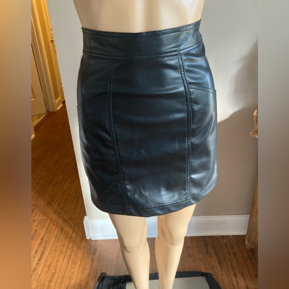 H&M Black Mid-Length Faux Skirt, Size 4
